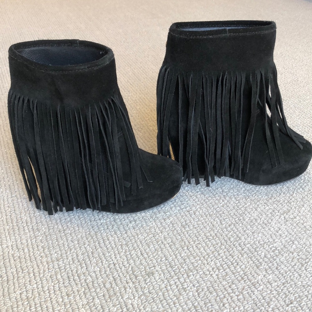 Koolaburra fringe wedge boots black 7
